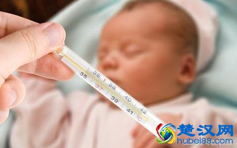 掌握宝宝长牙的11个症状，预防宝宝长牙发烧！