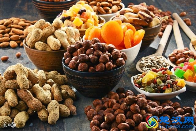 现在开家炒货干果店赚钱吗？