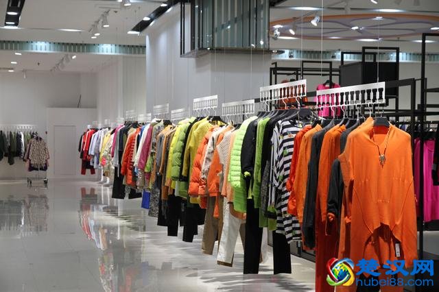 新手必读：想做品牌女装折扣店但是不懂货源的看一下