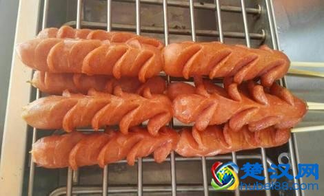 80后女生做特色小吃加盟店，一年收入20万以上