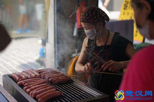 80后女生做特色小吃加盟店，一年收入20万以上