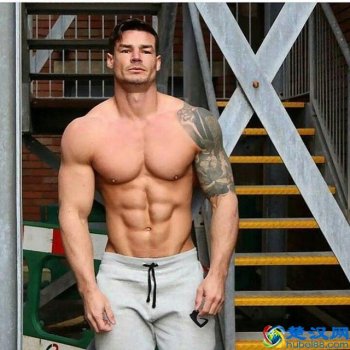  锻炼腹肌变成健身达人，2个月学会这个几个方法秒变肌肉男
