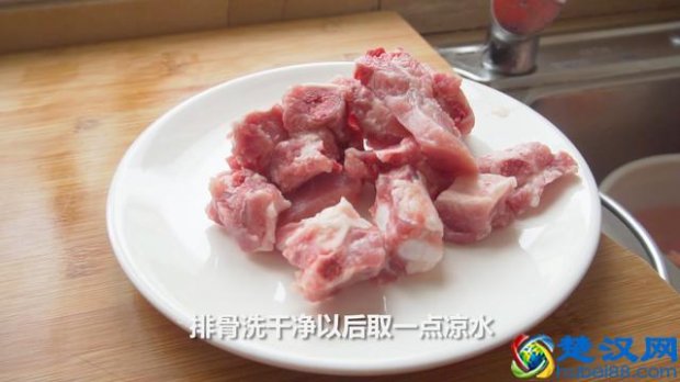  排骨火锅怎么做（排骨这么做好吃得不得了）