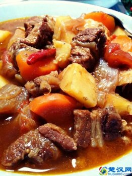  牛腩怎么做好吃，美食推荐，这么做好吃得不行！