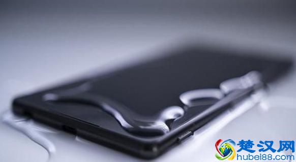  手机进水怎么办，下面几招，轻松解决！