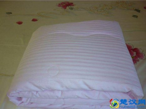  蚕丝被怎么洗，可以水洗吗！