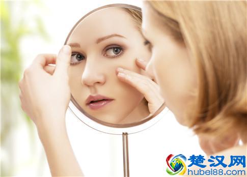  金霉素眼膏的作用，美妆达人教你用金霉素眼膏祛痘效果超好