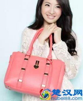  棕色衣服配什么颜色包（教你穿搭的窍门）