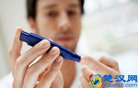  女孩子血糖低包里常备巧克力，推荐2个食谱饮食疗法