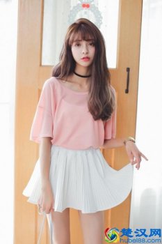 粉色t恤裙配什么颜色包(告诉你应该怎么搭配颜色)