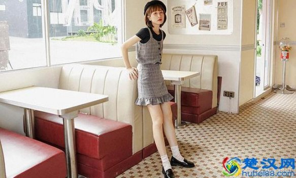  短袖衣服配什么裙子（ 这四类搭配简约清爽又显瘦）