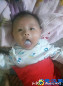  婴儿舌苔厚白是怎么回事，婴儿舌苔发白正常吗？