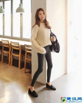  毛衣配什么牛仔裤好看（毛衣搭配技巧）