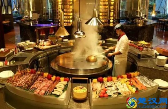  自助餐店靠什么赚钱吗（自助餐这么便宜为什么还赚钱）