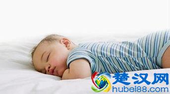  小孩睡觉磨牙是怎么回事（孩子磨牙踢被子是积食还是需要打虫）