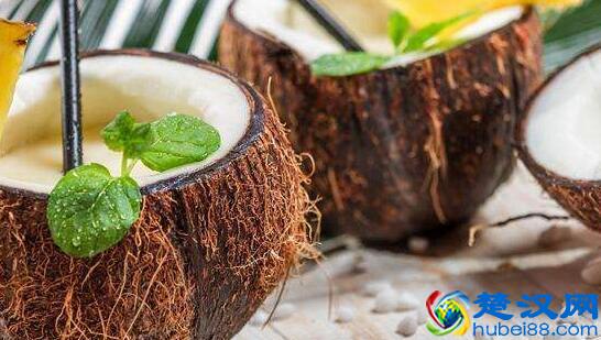  哺乳期喝椰子粉有什么好处（长期喝椰子的3大好处）