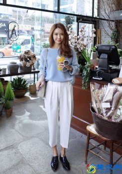  蓝色配什么颜色好看？搭配达人教你最佳搭配方式