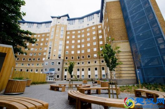  伯恩茅斯大学在哪个城市（伯恩茅斯大学哪些专业最热门）