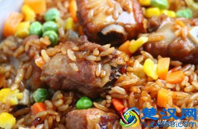  排骨焖米饭怎么做好吃（制作排骨焖米饭需要哪些食材）