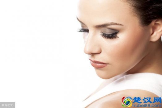  假睫毛怎么卸掉（快速卸掉嫁接的假睫毛）