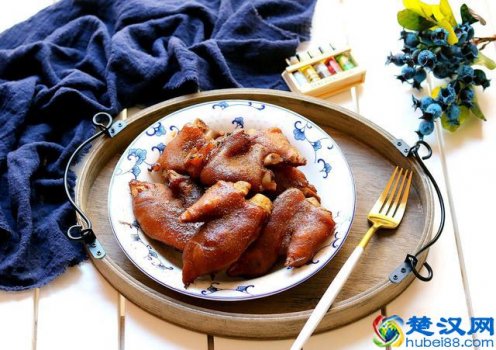  烤猪蹄怎么做好吃（在家里怎么制作烤猪蹄）