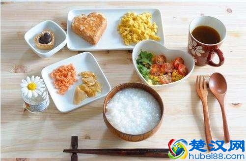  现在开什么店月收入能上万（开什么店好经营收入高）