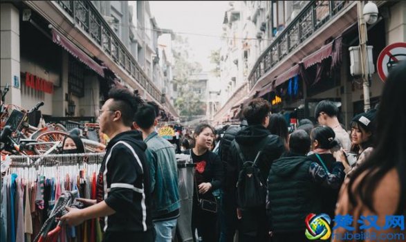  广州有什么服装批发（广州哪些地方有大型服装批发市场）
