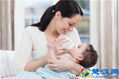  新生儿吃奶粉上火怎么办（吃奶粉上火有什么表现）