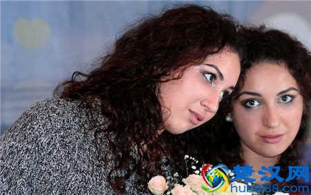  头皮屑多是什么原因（头皮屑特别多的几种原因）