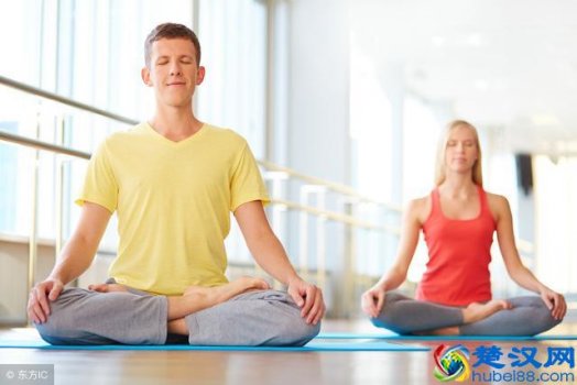  每天晚上盘腿打坐有什么好处（每天坚持十分钟，静以养生益寿）