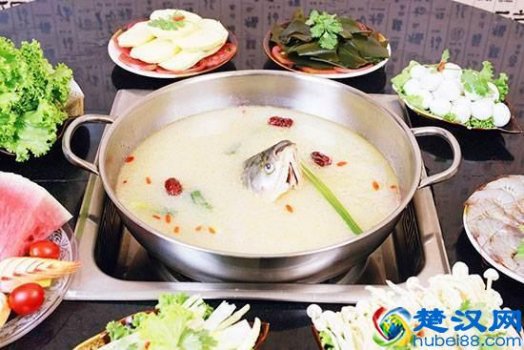  家常清汤鱼火锅用什么鱼做最好吃（清汤鱼火锅选的鱼的技巧）