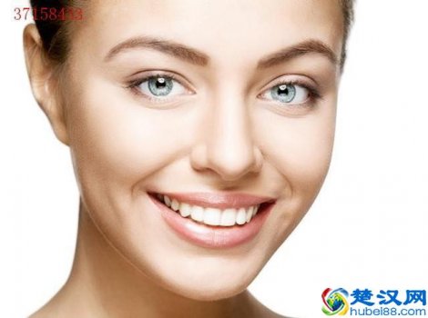  冬天嘴唇干裂脱皮怎么办？美妆达人教你5招轻松解决，效果超级好