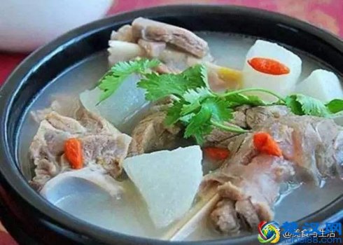  早市摆地摊卖什么好（早市上卖什么吃的受欢迎）