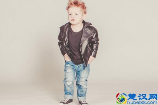  皮衣皱了怎么办？小妙招帮你拯救皱皱的皮衣