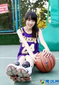  怎么打篮球 女生(女生打篮球给人的感受)