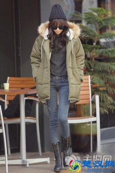  长羽绒服下身搭什么（搭3件时髦下装,显瘦又有气质）