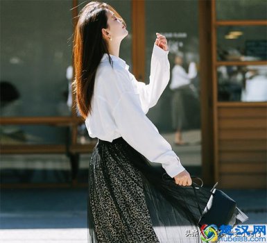  穿半身裙配什么上衣好看（半身裙和上衣搭配图片参考）