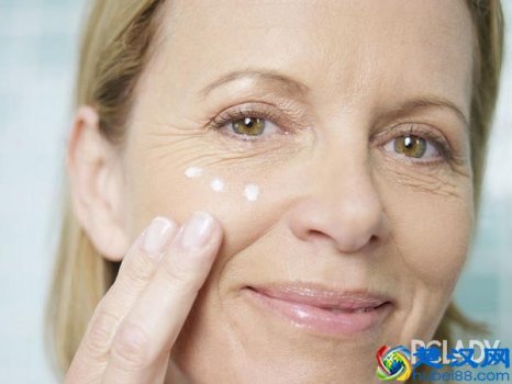  男士干性皮肤用什么洗面奶好？推荐几种适合干性皮肤用的洗面奶