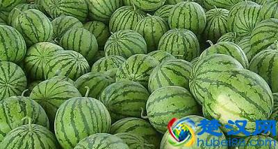  夏天摆摊卖什么水果（夏天卖什么水果最畅销）