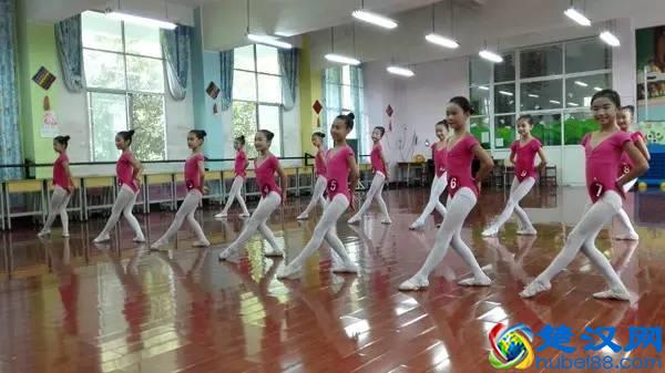  少年宫是干什么的（同学们都在少年宫干什么？）