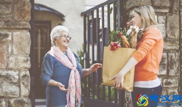  串门送长辈什么礼物好（送老年人的礼物排行榜）