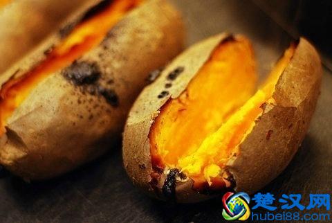  微波炉烤红薯需要多长时间？十分钟烤熟，太香了