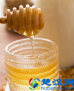  蜂蜜不能和什么一起吃（蜂蜜有哪些作用）
