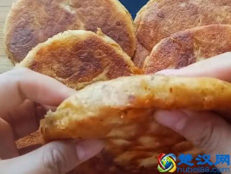  烧饼用的蓬松剂是什么意思（烧饼蓬松酥软的技巧）