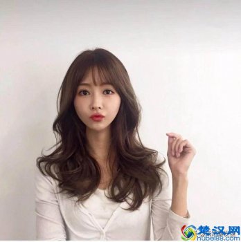  圆脸做什么发型好看（30岁左右的圆脸女性适合什么发型）