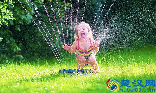  脸晒伤了疼怎么办（孩子皮肤晒红了多久恢复）