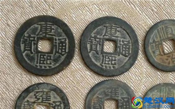  一个康熙通宝铜钱值多少钱（背面满文价格受什么影响）