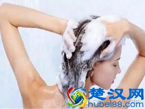  经期为什么不能洗头（女人经期洗头需要注意什么）