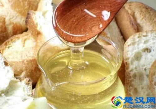 吃蜂蜜有什么好处(常吃蜂蜜注意事项)