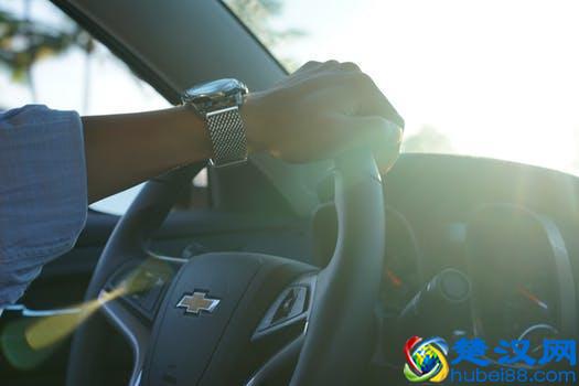  车辆年检需要什么材料（车辆年检有哪些流程）